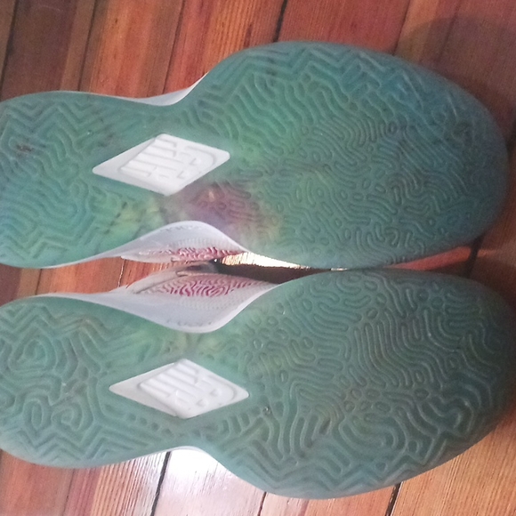 Shoes - Picture 4 of 4